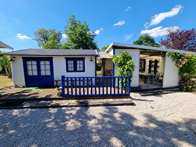 Joli terrain agricole et arbore avec son chalet fonctionnel au calme pres de Louhans