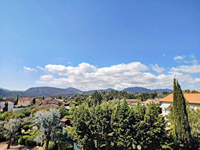 Mandelieu 3 Pieces : dernier etage, traversant