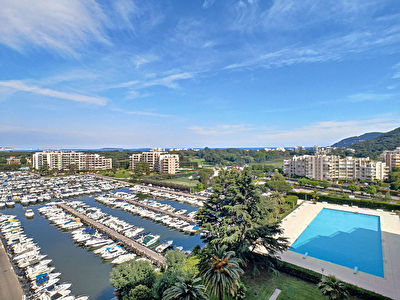 Mandelieu, 2 pieces avec terrasse, piscine et parking