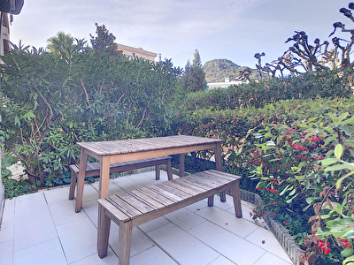 Mandelieu La Napoule studio bord de mer en rez de jardin