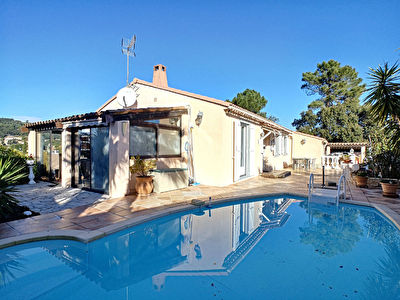 Villa individuelle de plain pied 131m2 au calme piscine