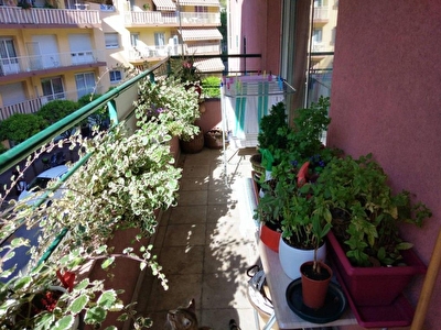 Menton bel appartement de 3 pieces avec terrasse et garage ferme