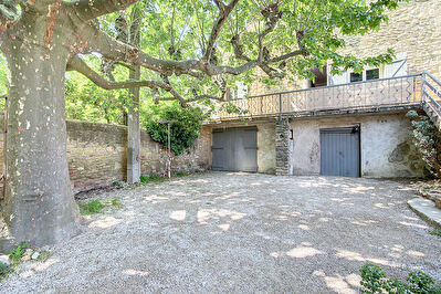 Maison Grans centre ville quatre pieces 94 m2 avec sous sol