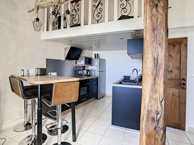 Maison de ville type2/3 avec terrasse et cabanon