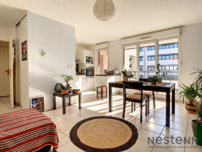 Appartement de 2 pieces, 1 chambre de 46,64m2 avec grande terrasse + garage sur Lyon 9 eme proche gorge de Loup et du centre ville de Lyon