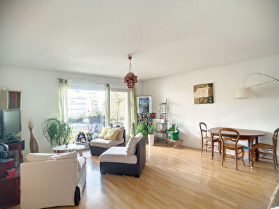 Nancy_Grand F3 de 76m2 avec garage Box securise, balcon et terrasse.