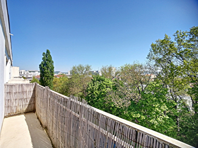 NANCY_F4 100m2 dernier etage_3 chambres_parking prive en sous sol et 3 balcons