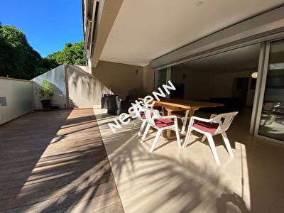 Portes de Fer, appartement F4 de 119,27 m2, terrasse de 20,64 m2 + espace exterieur de 100 m2, au calme.