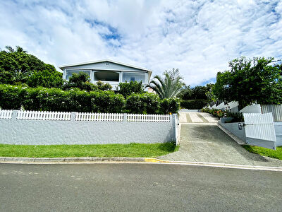 Riviere-salee Villa F4 + F2 sur 7ares 22ca de terrain