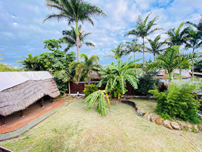 A VENDRE - MAGENTA - HAUT DE VILLA F4 + BUREAU DE 110m2 avec 3,15 Ares de Terrain.