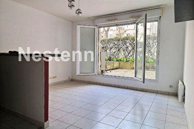Batignolles : Grand studio avec terrasse de 15 m2