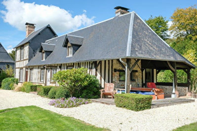 A vendre tres belle propriete, piscine, region Pont l'Eveque
