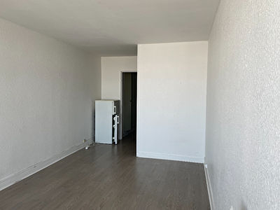 A louer Studio 26.01m2 - 75018 Metro Marx Dormoy