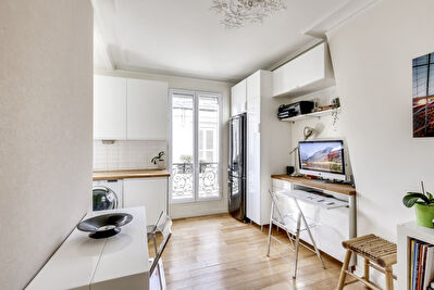 Grand Studio/2 pieces meuble et renove - rue Pouchet