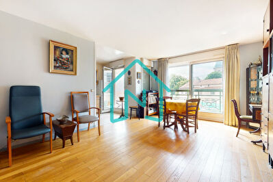 Paris 18, 3 pieces 77 m2 avec terrasse et parking