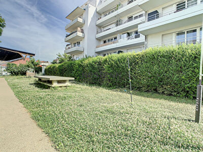 Grand Studio Saint-Ouen - 33m2 Cave et Parking !!