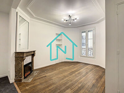 Appartement Mairie 18e Arrondissement 3 pieces 47 m2