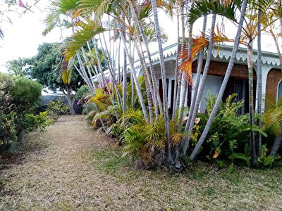 A vendre a Saint Denis Villa 5 pieces de plain pied sur terrain de 534m2 Le Golf (la Montagne)