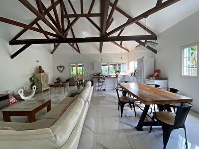 TRES BELLE VILLA A VENDRE A TROIS BASSINS