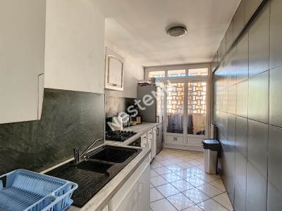 SALON DE PROVENCE - Appartement T3 de 76 m2 - Balcon et proche centre ville -
