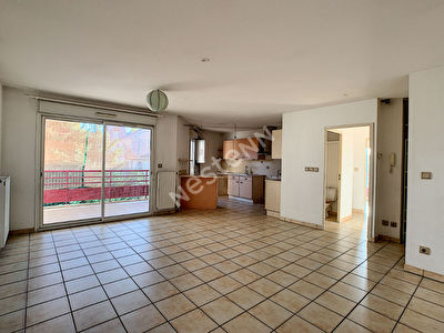 SALON DE PROVENCE - Appartement T3 de 68 m2 - Residence securisee - garage et parking -