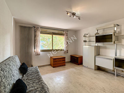SALON DE PROVENCE - STUDIO MEUBLE 30 m2 - Ascenseur- Garage ferme -