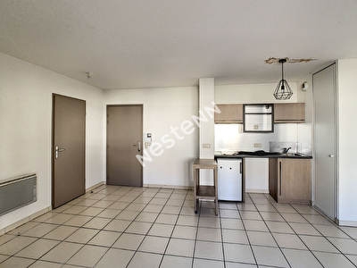 SALON DE PROVENCE - Appartement 2 pieces 40 m2 - Stationnement souterrain -