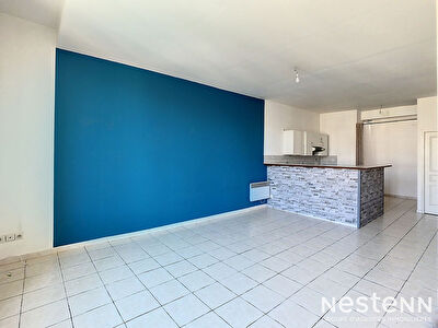 SALON DE PROVENCE - Appartement 3 pieces - 100 m2 - proche de toutes commodites -