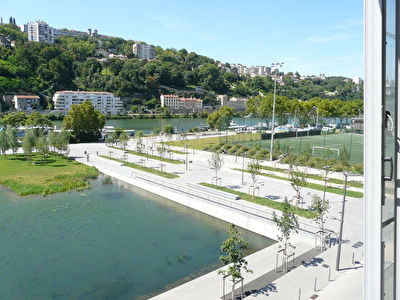 LYON CONFLUENCE APPARTEMENT 3 PIECES AVEC GARAGE ET CAVE