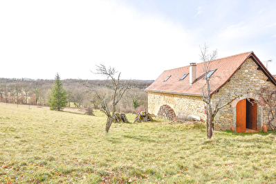 Maison 8 pieces 268 m2 sur 48 hectares
