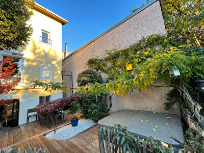 Maison calme et lumineuse de 140 m2 avec jardin et jacuzzi havre de paix au sein d'un quartier anime