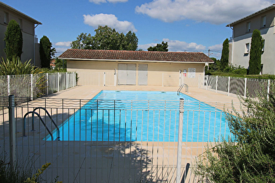 T3 en Duplex dans parc arbore avec piscine