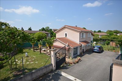 MAISON L'ISLE D'ABEAU - 7 pieces - 125 m2