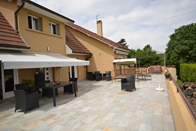 MAISON D'ARCHITECTE BOURGOIN JALLIEU - 10 pieces - 300 m2