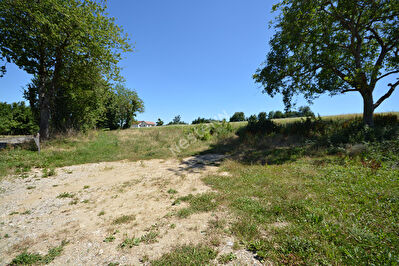 Terrain de 676 m2 - SAINT AGNIN SUR BION