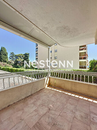 A LOUER : Appartement Cannes compose d'une 1 piece d'une surface habitable de 29 m2 - Studio proche plages et commodites