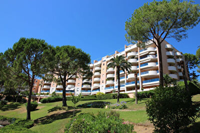 A Vendre - Cannes la Bocca - Appartement de 3 pieces 72 m2 avec Terrase et Garage