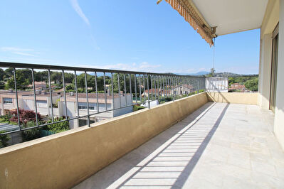 A LOUER - Appartement Le Cannet Aubarede - 2 pieces 50 m2 - Avant dernier etage - Grande terrasse