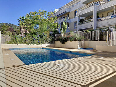 A Vendre - Cannes la Bocca - Centre ville - Appartement 2 pieces + Terrasse et Parking