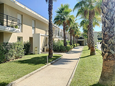 A Vendre - Cannes La Bocca - Appartement 2 pieces + Terrasse et Garage