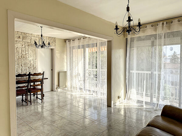 A vendre - Cannes la Bocca - Appartement 4 pieces + cave et parking