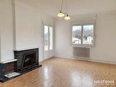 A louer appartement T4 avec balcon a Condom