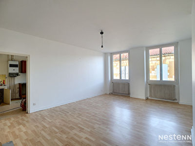 A louer appartement T3 de 102 m2 en plein centre-ville
