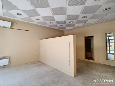 En vente Immeuble de 200 m2 avec local commercial et appartement de 4 pieces