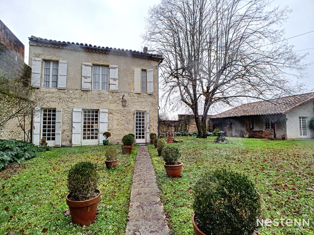 A vendre maison en pierre de 113 m2 avec jardin et dependance au centre