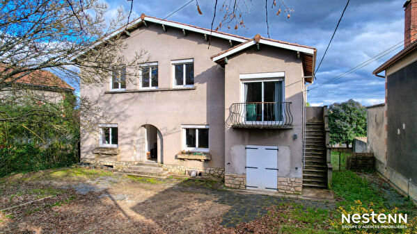 A Vendre Maison de ville de 121 m2 et appartement de 45 m2 avec jardin a Condom