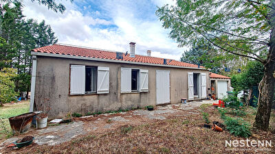 A Vendre Maison de plain-pied de 91 m2 avec jardin de 3 600 m2 dans un quartier residentiel