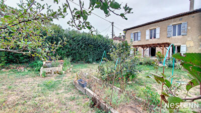 A Vendre Maison en pierre avec extension de 138 m2 avec jardin dans le centre de Condom