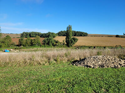 A VENDRE TERRAIN A BATIR 1410M2 PROCHE AGEN