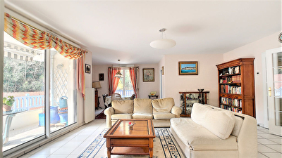 ARCACHON CENTRE-VILLE ! A 8 min a pied des plages Jetee Thiers ! Appartement 5 pieces de 135 m2 avec 2 terrasses !